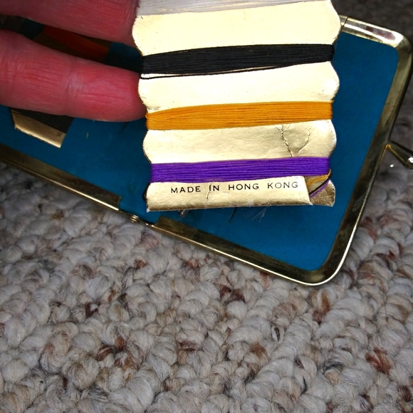 Vintage Patty Patch Emergency Patchwork Patterned Kiss-lock Closure Sewing Kit - Picture 7 of 8